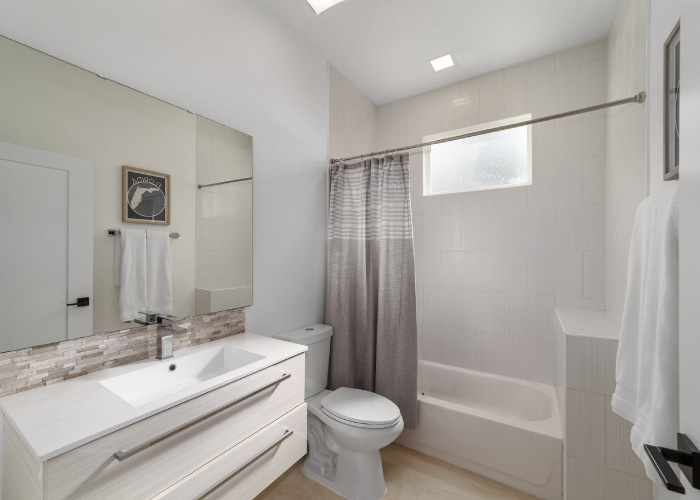 Preserve Villa modern-pearl photo bathrooms